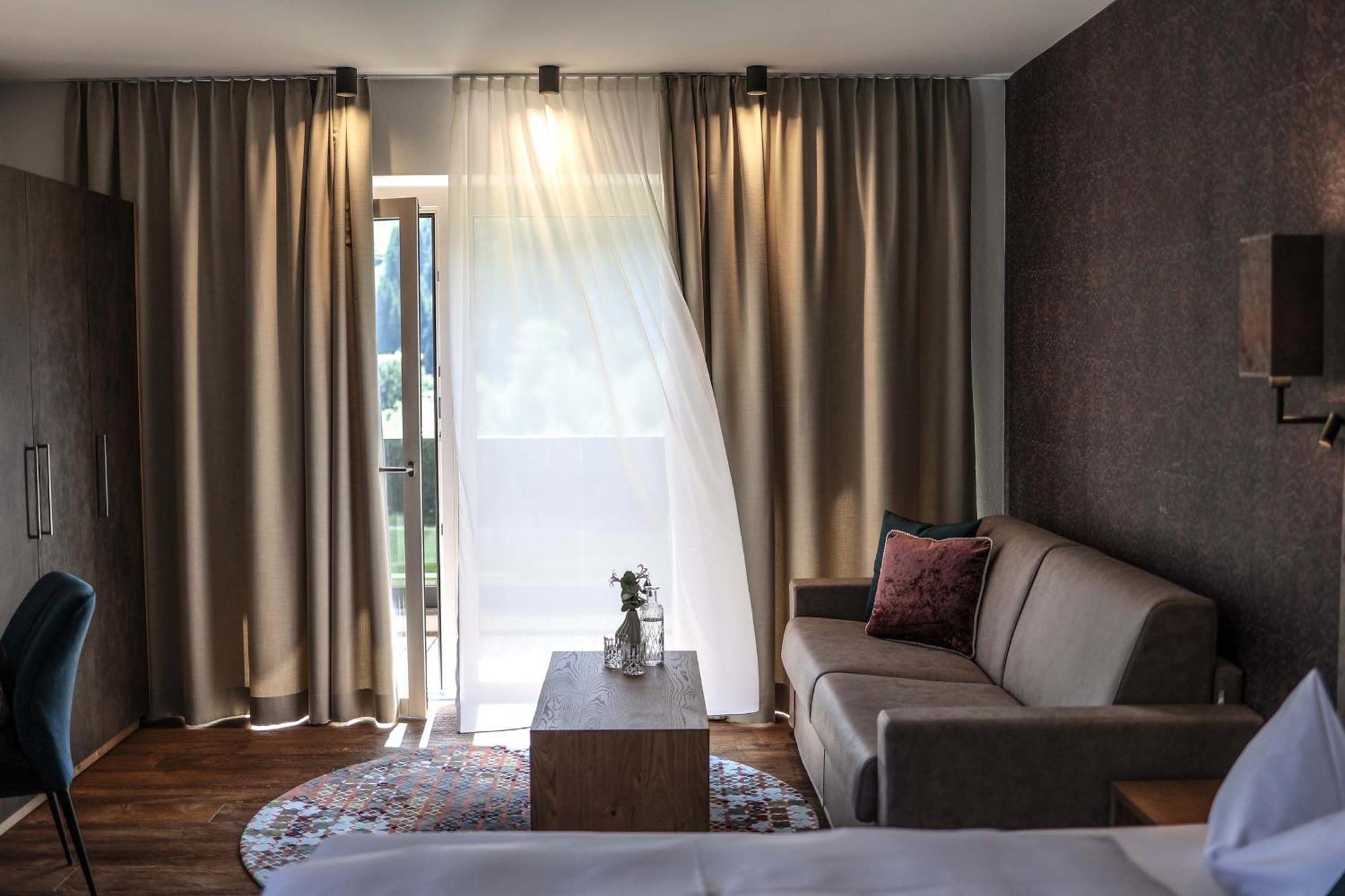 Junior Suite with Balcony,1643778464:JPEG